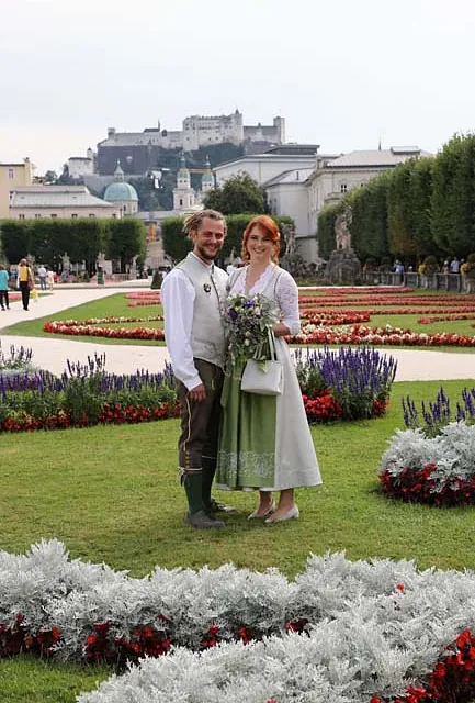 Hochzeitsdirndl und Brautmode in Salzburg